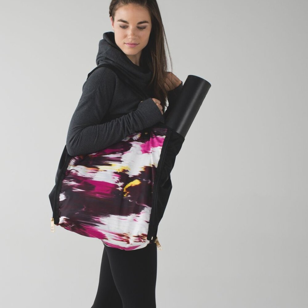 LULULEMON - Set of 3 Bags - ALL NWT Bring it Om Tote & In The Present Pouches - Picture 2 of 14